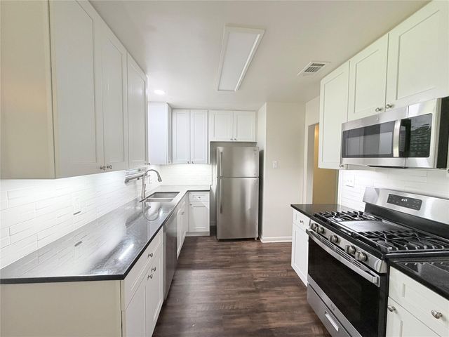 8701 Parkfield DR, Austin, TX 78758