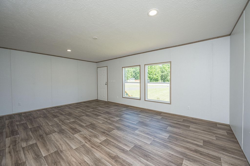 Image 10 of property listing at 496 1st Texas Road, Saint George, SC 29477