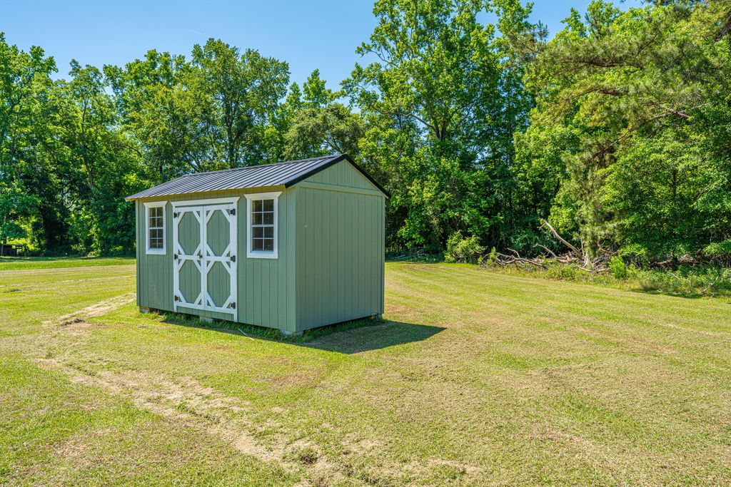 Image 52 of property listing at 496 1st Texas Road, Saint George, SC 29477