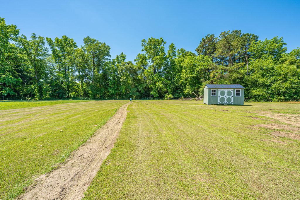 Image 55 of property listing at 496 1st Texas Road, Saint George, SC 29477