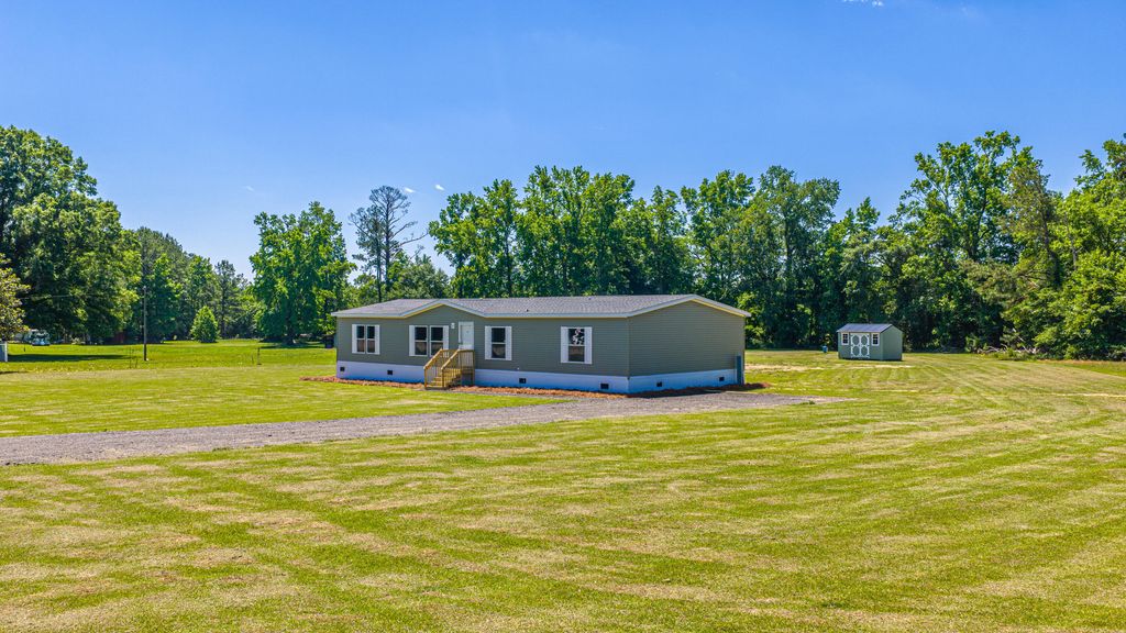 Image 62 of property listing at 496 1st Texas Road, Saint George, SC 29477