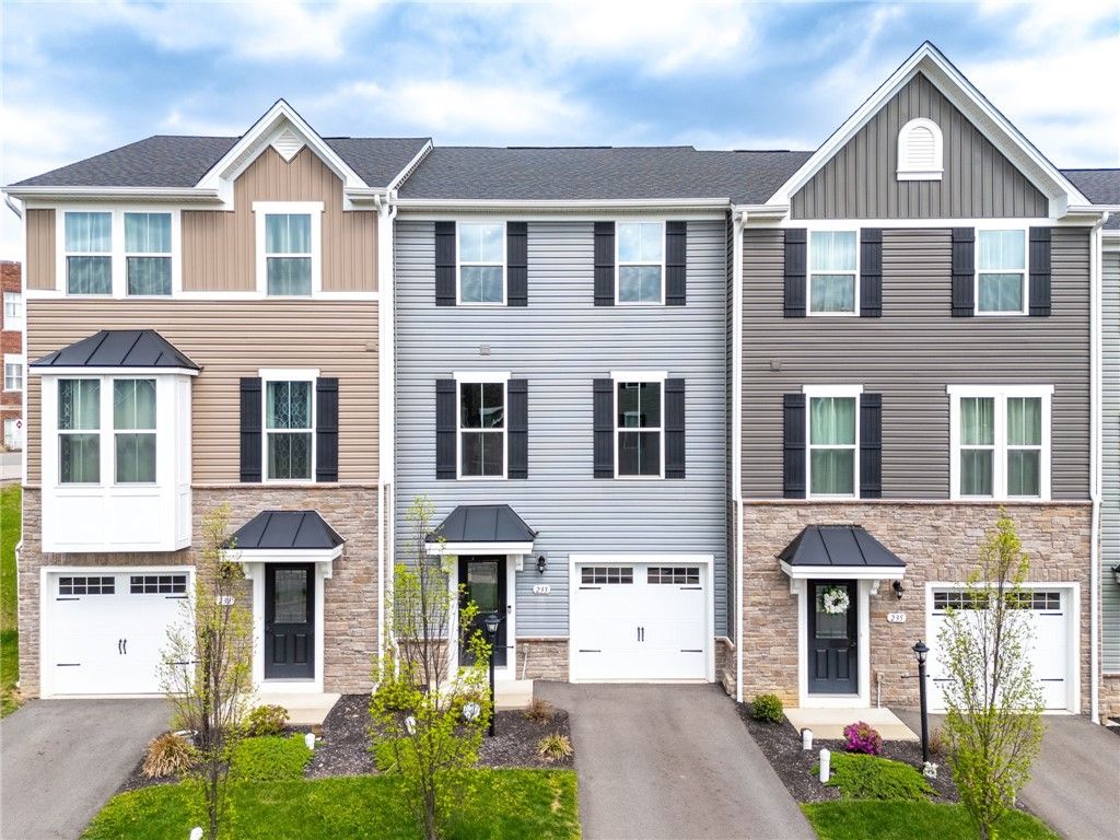 233 Chesna Drive, Whitehall, PA 15234