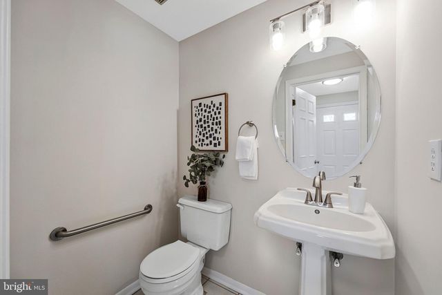 9920 OAKDALE WOODS CT, Vienna, VA 22181