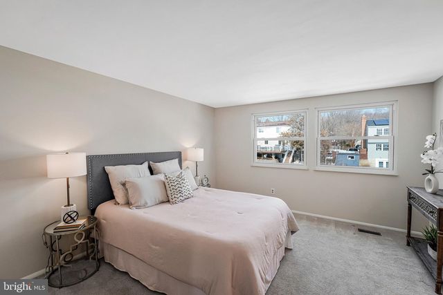 9920 OAKDALE WOODS CT, Vienna, VA 22181