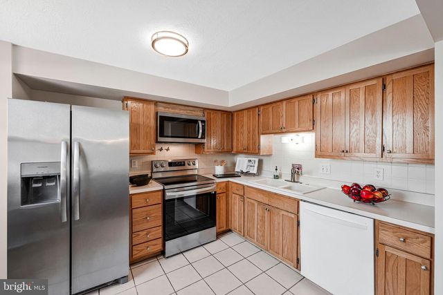 9920 OAKDALE WOODS CT, Vienna, VA 22181