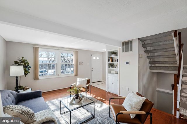 9920 OAKDALE WOODS CT, Vienna, VA 22181