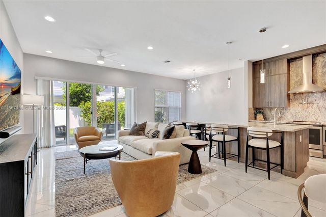 4921 Pointe Midtown Way, Palm Beach Gardens, FL 33418