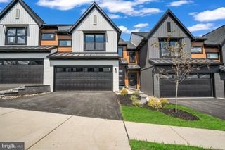 2141 S AUTUMN CHASE DR #021-04, Mechanicsburg, PA 17055