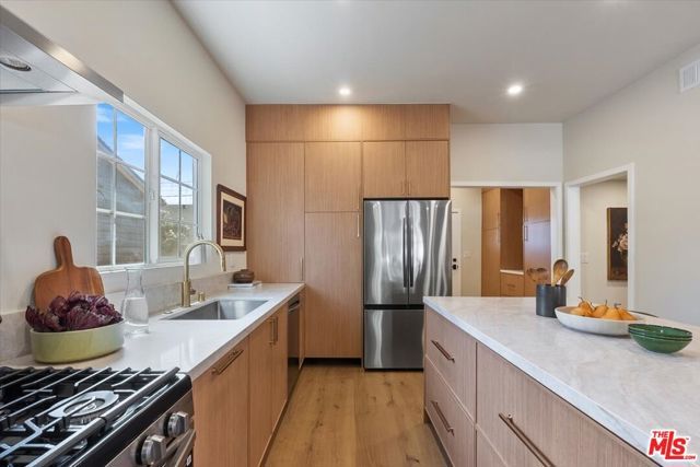 1651 S Wilton Place, Los Angeles, CA 90019