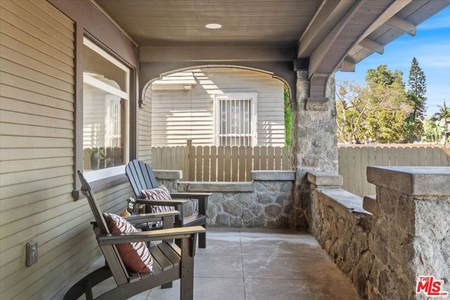 1651 S Wilton Place, Los Angeles, CA 90019