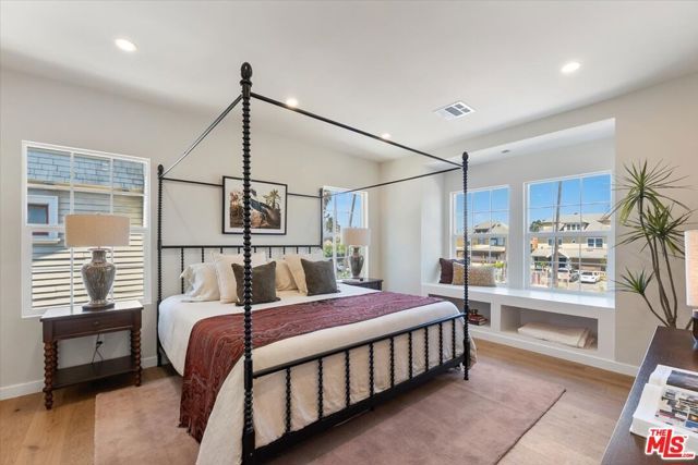 1651 S Wilton Place, Los Angeles, CA 90019