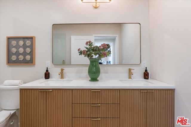 1651 S Wilton Place, Los Angeles, CA 90019