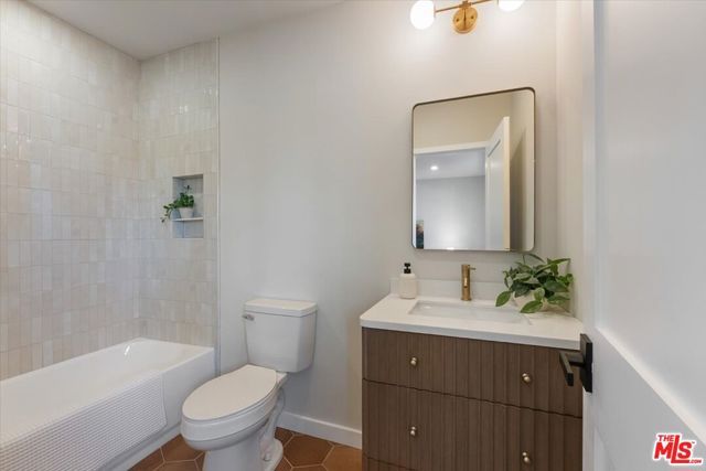 1651 S Wilton Place, Los Angeles, CA 90019