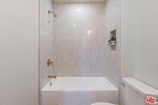 1651 S Wilton Place, Los Angeles, CA 90019