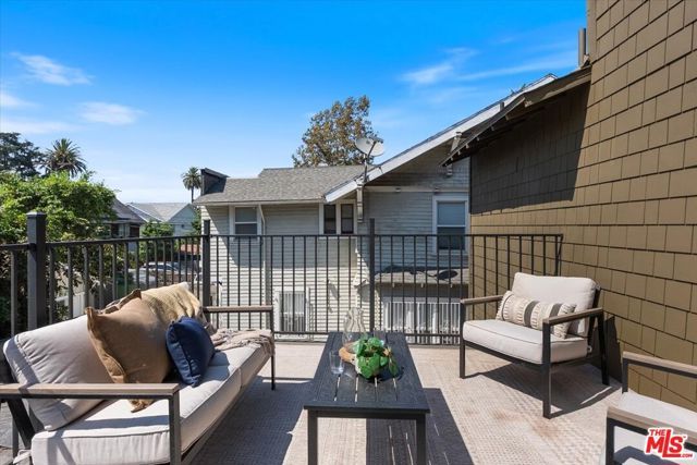 1651 S Wilton Place, Los Angeles, CA 90019