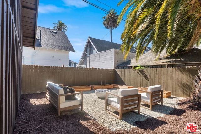 1651 S Wilton Place, Los Angeles, CA 90019