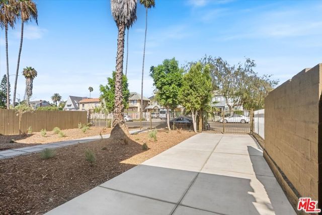 1651 S Wilton Place, Los Angeles, CA 90019