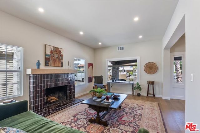 1651 S Wilton Place, Los Angeles, CA 90019