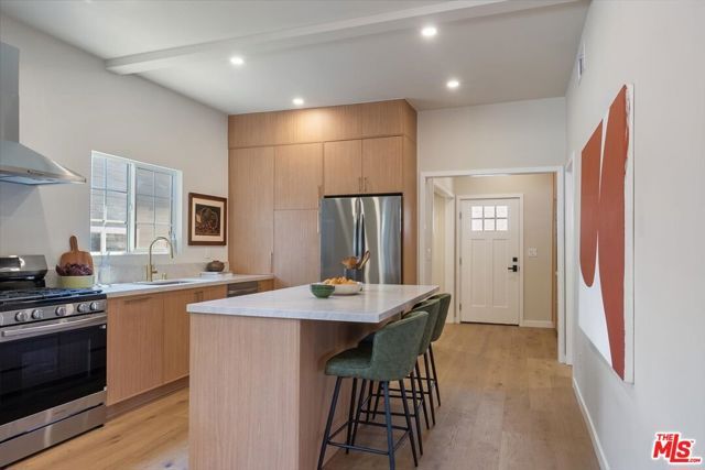 1651 S Wilton Place, Los Angeles, CA 90019