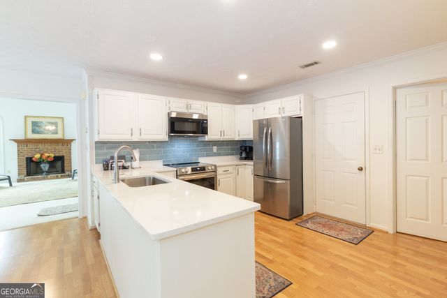 10 Dover Trail, Peachtree City, GA 30269