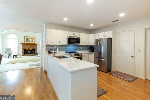 10 Dover Trail, Peachtree City, GA 30269