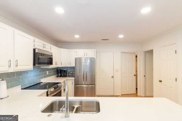 10 Dover Trail, Peachtree City, GA 30269