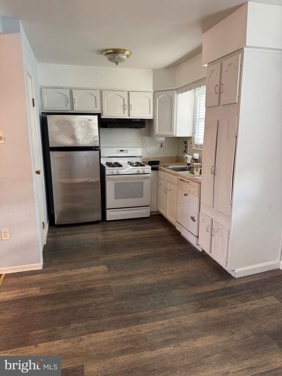 4112 CARTERET DR, Philadelphia, PA 19114 — photo 3