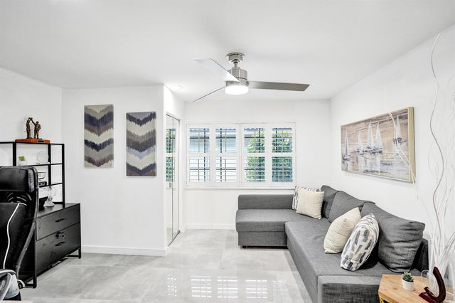 10875 Boca Woods Lane, Boca Raton, FL 33428