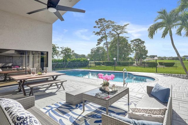 10875 Boca Woods Lane, Boca Raton, FL 33428