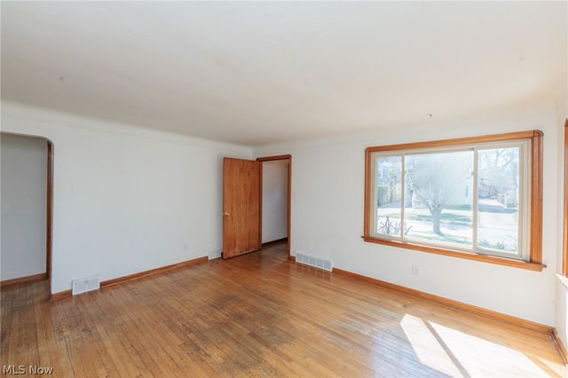 18119 Windward Road, Cleveland, OH 44119