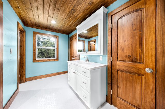 5900 County Road 3704, Athens, TX 75752