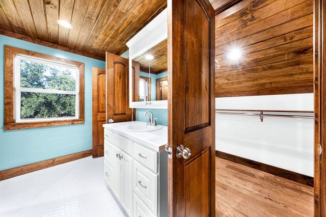 5900 County Road 3704, Athens, TX 75752