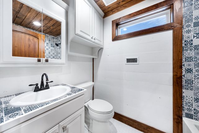 5900 County Road 3704, Athens, TX 75752