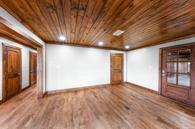 5900 County Road 3704, Athens, TX 75752