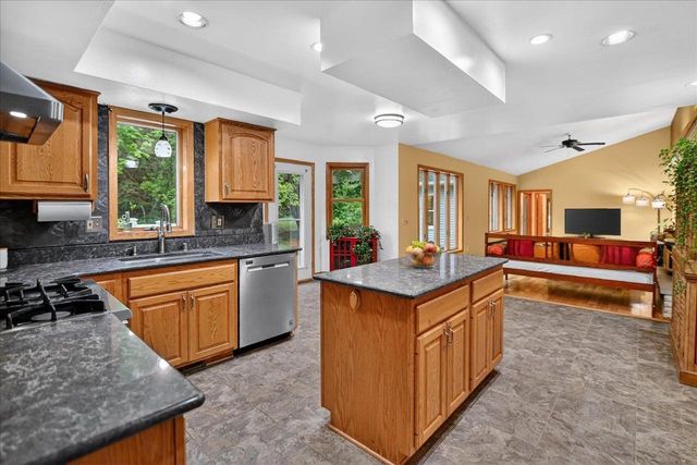 2292 Dahlk Circle, Verona, WI 53593