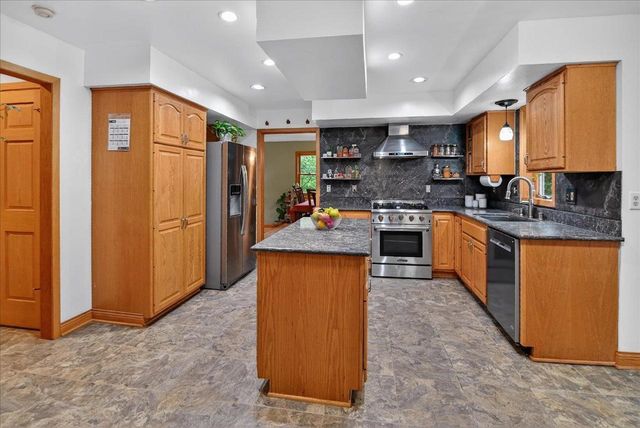 2292 Dahlk Circle, Verona, WI 53593