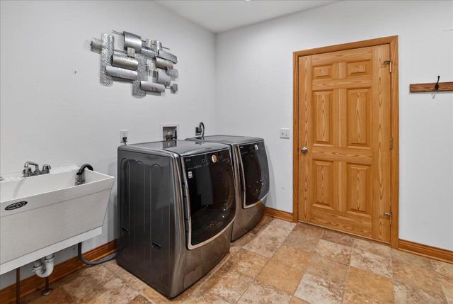 2292 Dahlk Circle, Verona, WI 53593