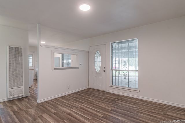 6142 lawn valley, San Antonio, TX 78242