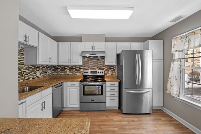 311 Gazebo Cir 311, Reading, MA 01867