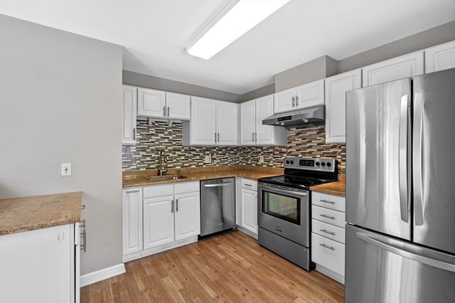 311 Gazebo Cir 311, Reading, MA 01867