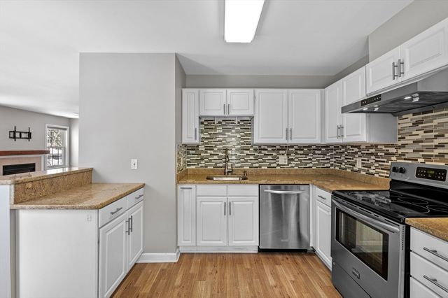 311 Gazebo Cir 311, Reading, MA 01867