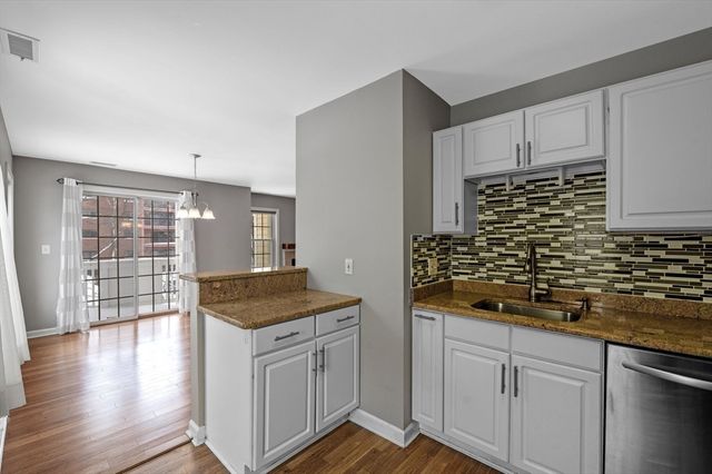 311 Gazebo Cir 311, Reading, MA 01867