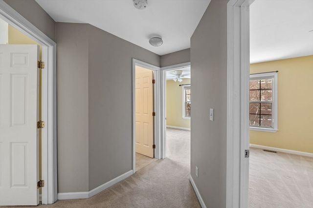 311 Gazebo Cir 311, Reading, MA 01867