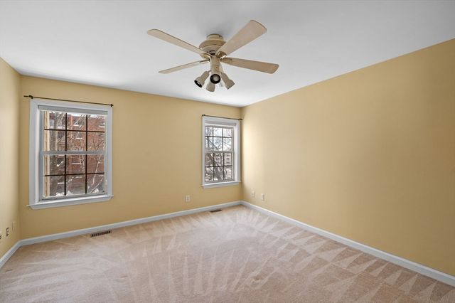 311 Gazebo Cir 311, Reading, MA 01867