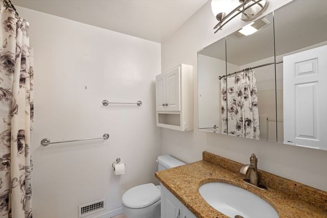 311 Gazebo Cir 311, Reading, MA 01867