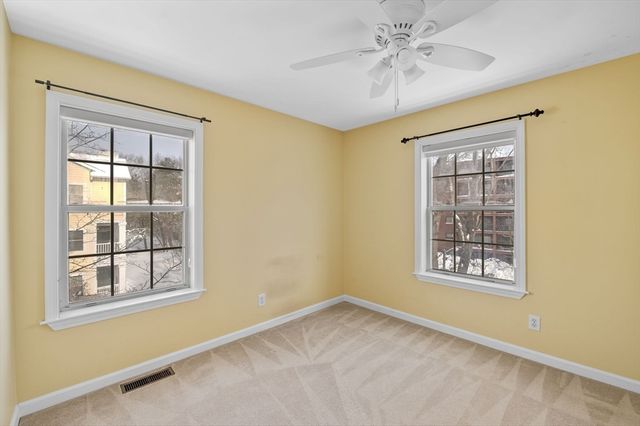 311 Gazebo Cir 311, Reading, MA 01867