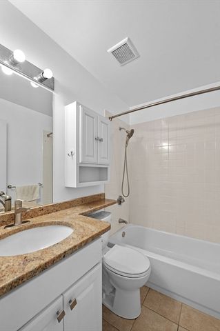 311 Gazebo Cir 311, Reading, MA 01867