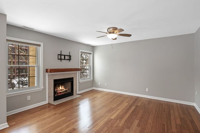 311 Gazebo Cir 311, Reading, MA 01867