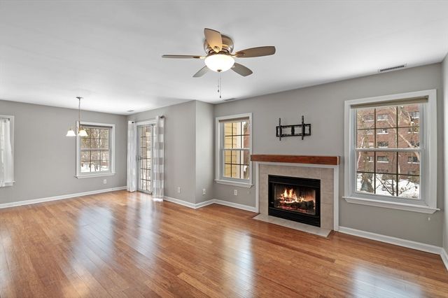 311 Gazebo Cir 311, Reading, MA 01867