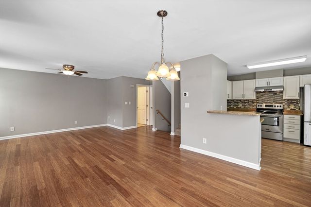 311 Gazebo Cir 311, Reading, MA 01867